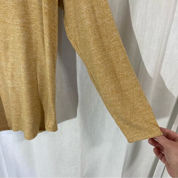 American Eagle basic casual marigold yellow knit super soft cozy warm top size M - Picture 3 of 7